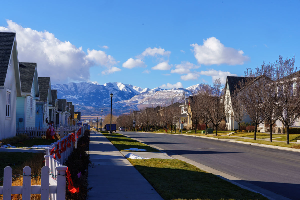 From a new viewpoint looking west to the Oquirrh M...