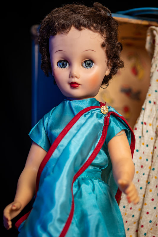 10 Dollar vintage doll w/case*found yesterday. Thi...