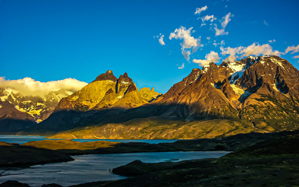 8 - Chile/Torres del Paine NP - Mountain range wit...