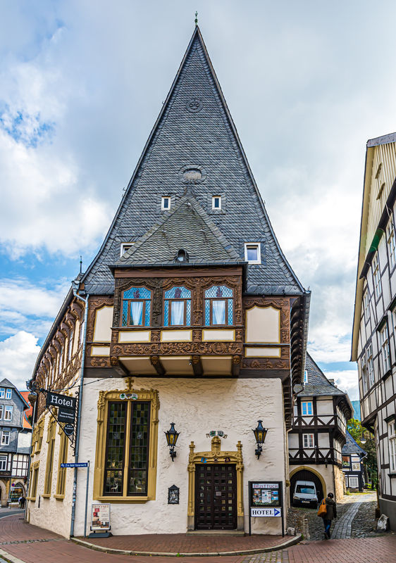 8 - Hotel "Brusttuch" (Scarf House), built in 1521...