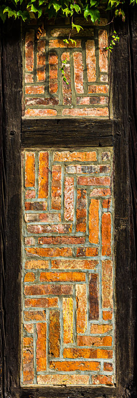 6 - Detail of brick work inside the wooden frame...