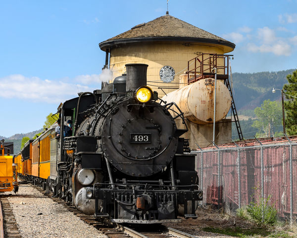 Locomotive 493 leads the Cascade Canyon Express th...