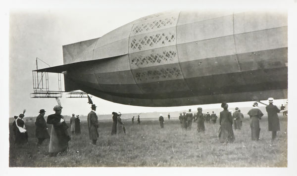 Zeppelin showing a design on the side. any help in...