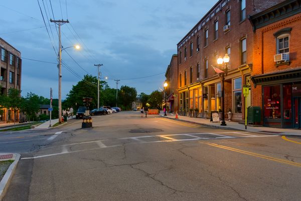 Looking West on Main Street with the "Dummy Light"...