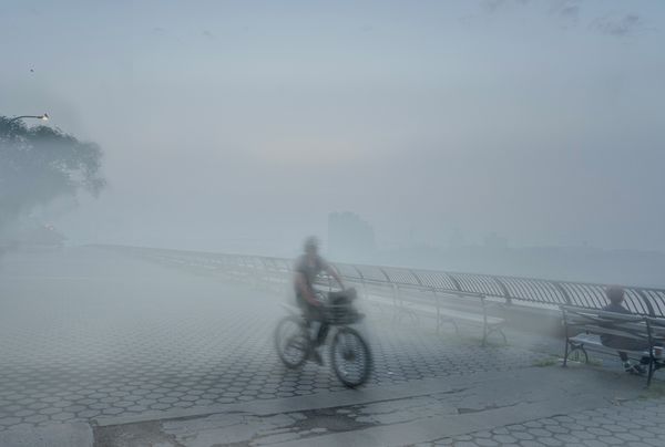 ground-fog-definition-taken-right-at-sunrise-on-the-east-river-esplanade-in-nyc