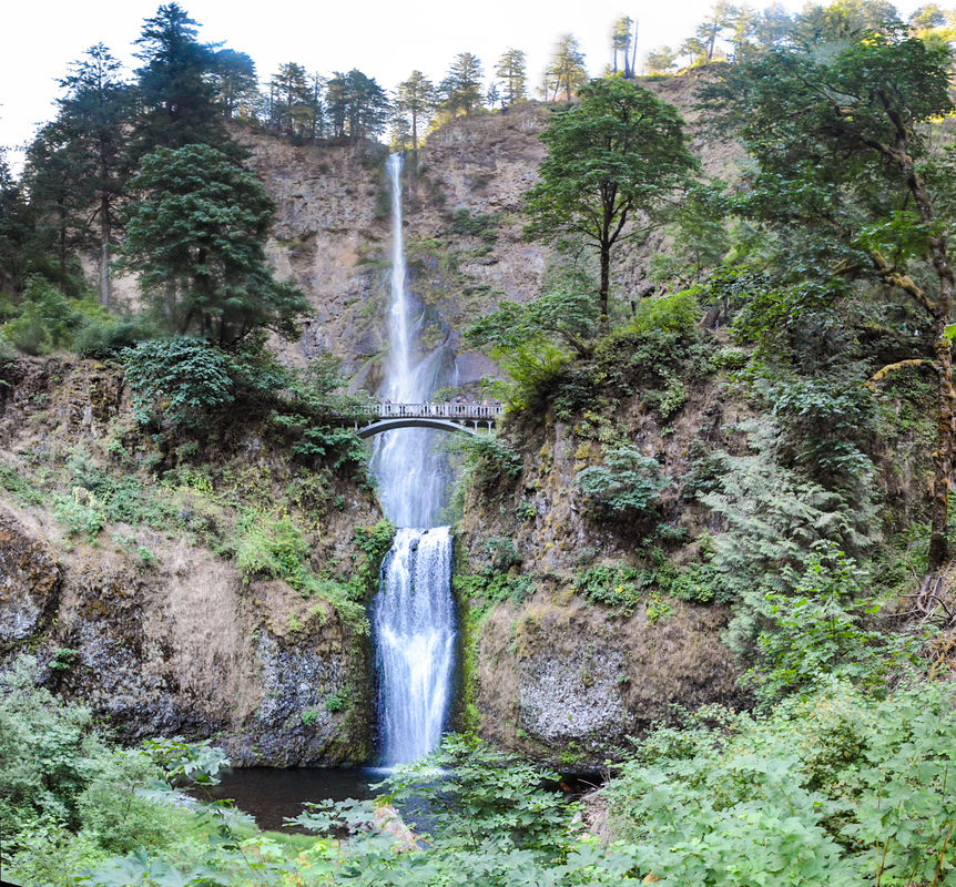 Multnomah Falls, Oregon (stitched from 8 images)...
