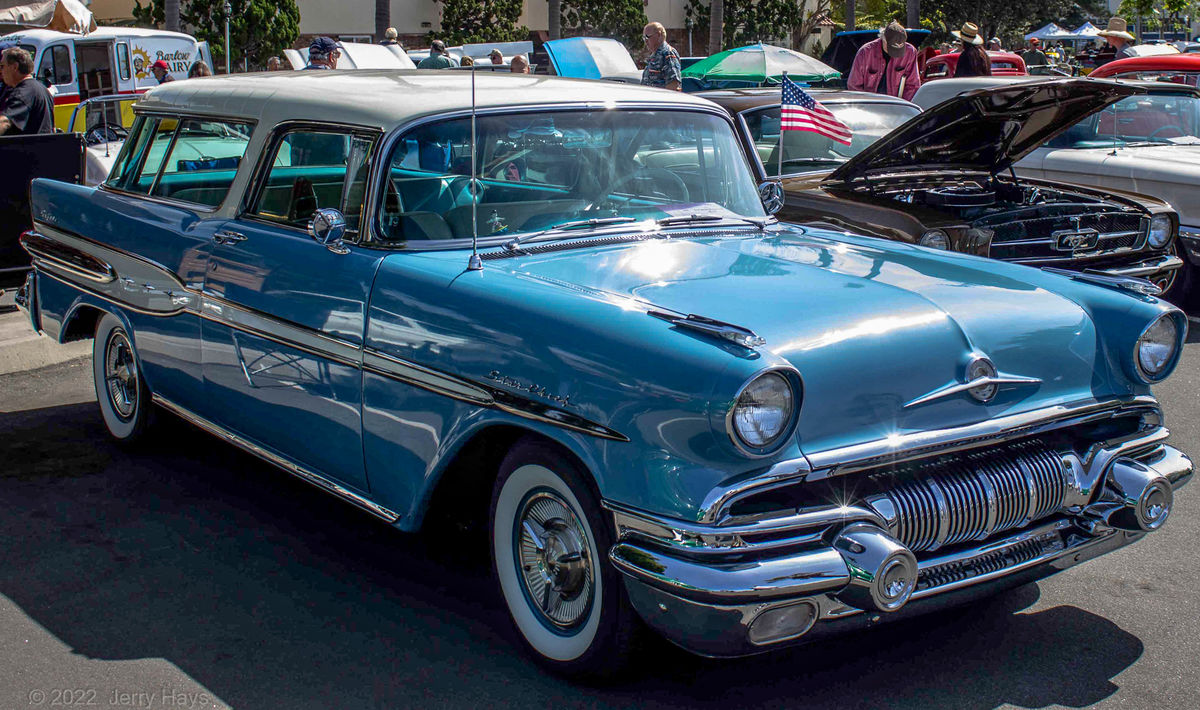 10.  1957 Pontiac Starchief...