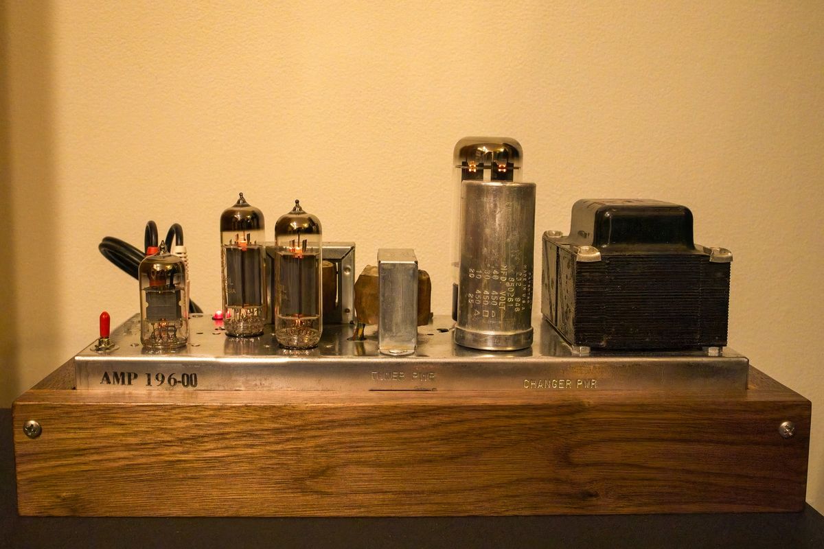 Magnavox Tube Amp from a 1960s Console Stereo...