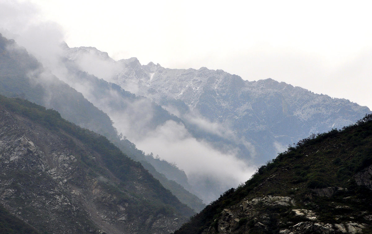 9 - Near Wenchuan: Mountains with swirling clouds...