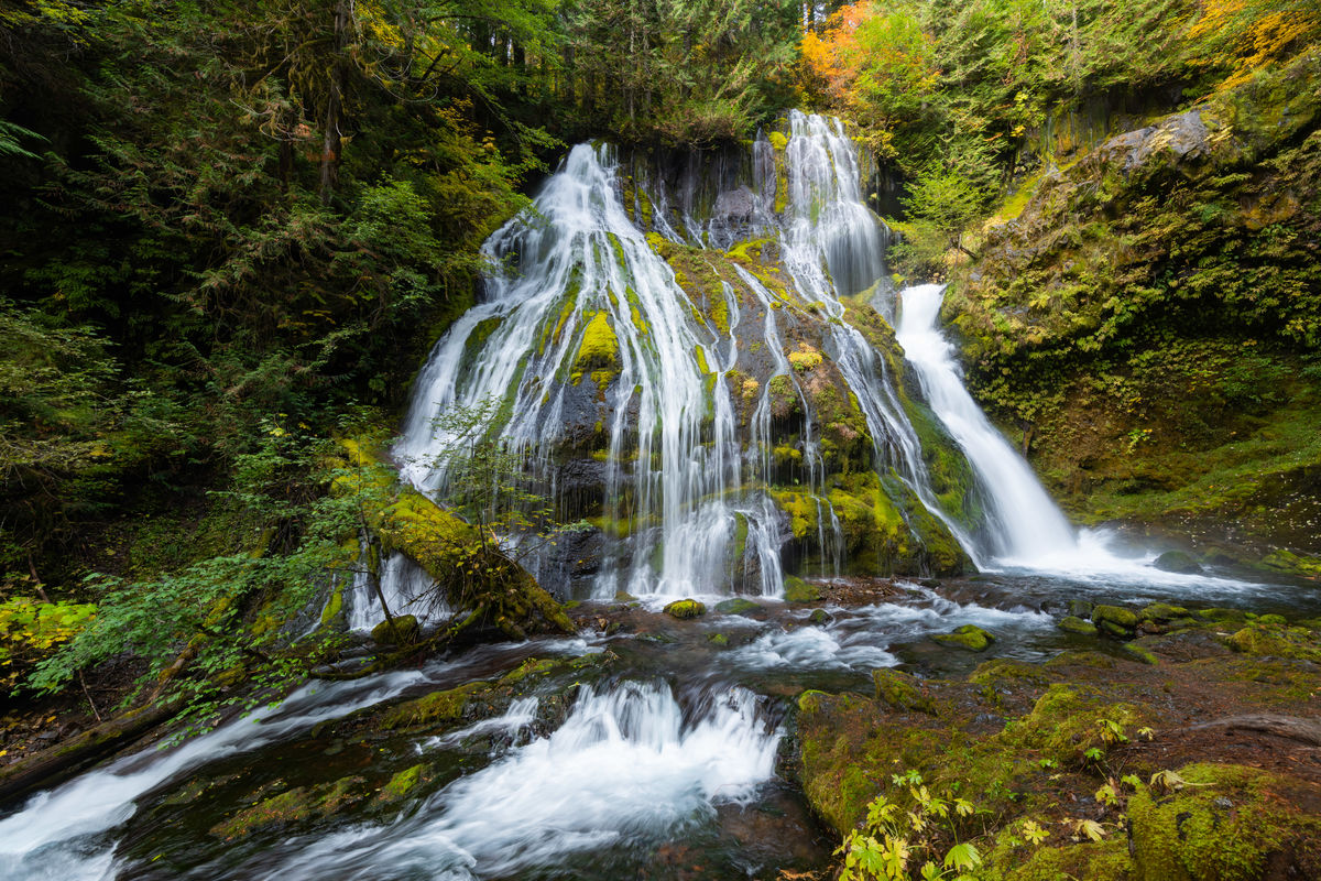 Panther Creek Falls on the Washington side of the ...