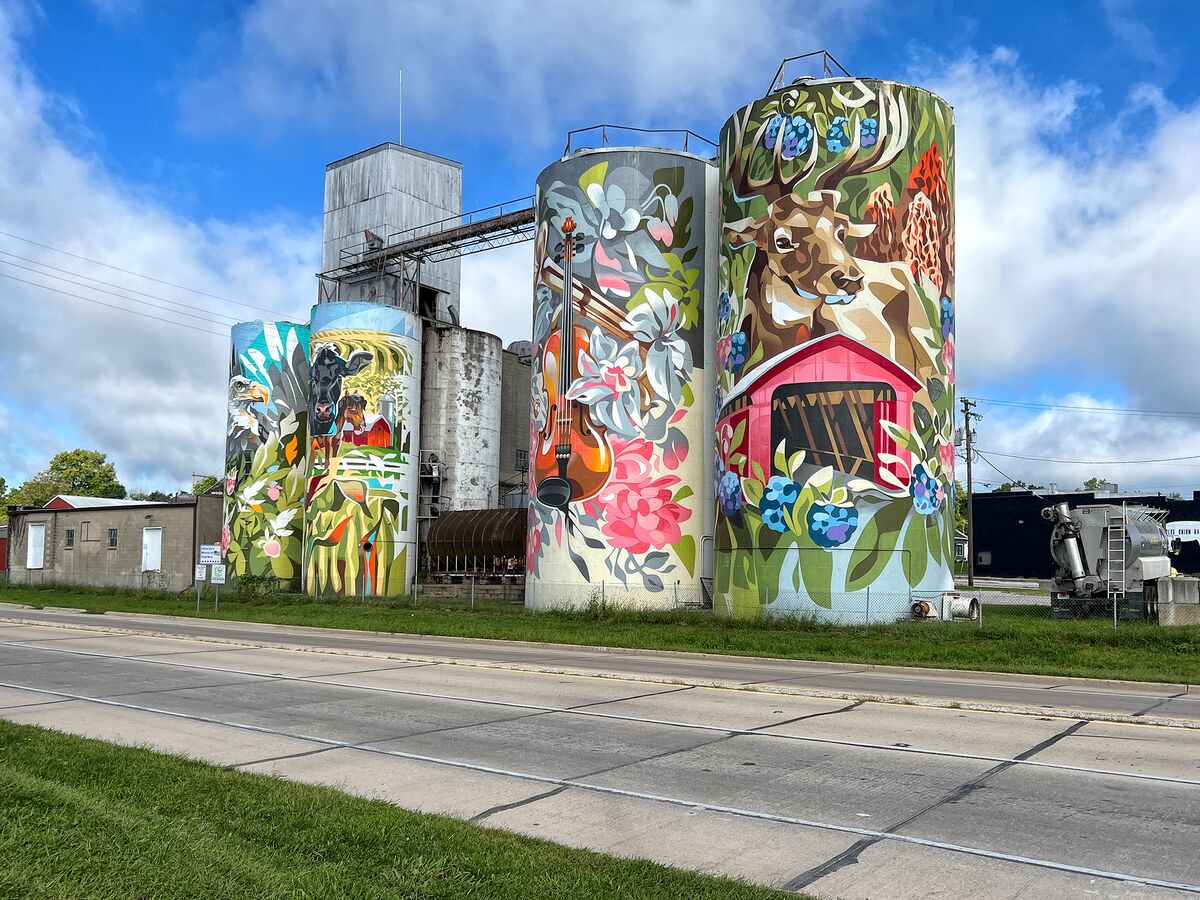 Indiana's Largest Mural Recent roadtrip found us driving through Greencastle, Indiana
