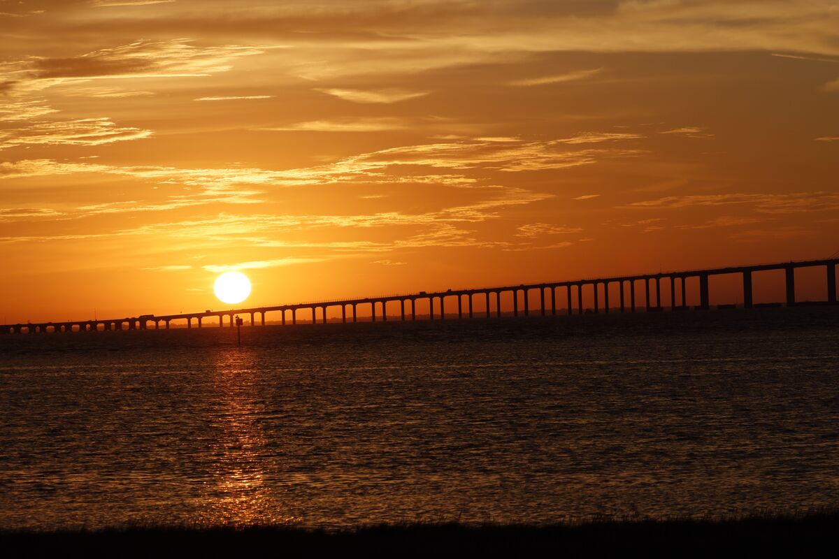 Sunrise over the Sunshine Bridge crossing Tampa Ba...