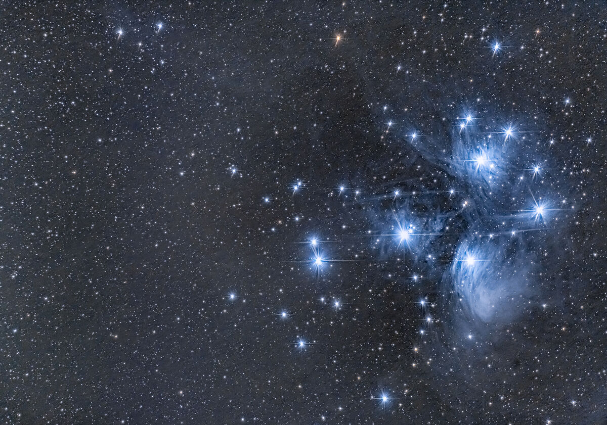 Pleiades (Seven Sisters)(M45)(Sony A7R III,DL152,5...