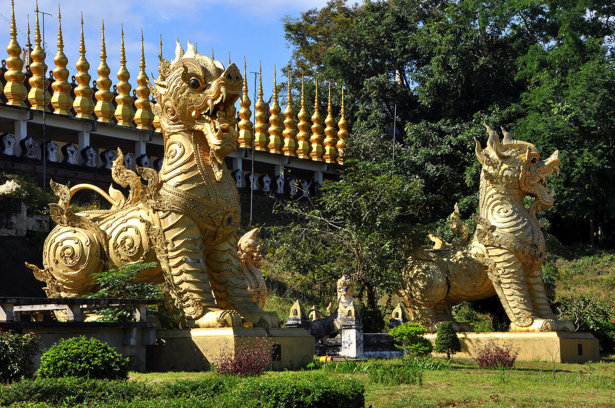 4 - Two lion statues guard the temple entrance...