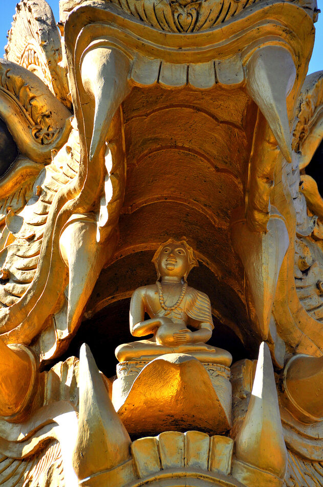 7 - And a final close-up of the mouth with Buddha ...