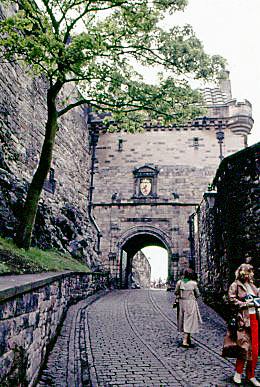 Castle Hill lane - entrance to Castle....