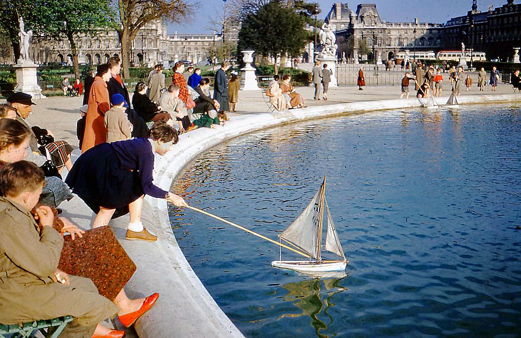 1965: Yachting in the Tuileries....