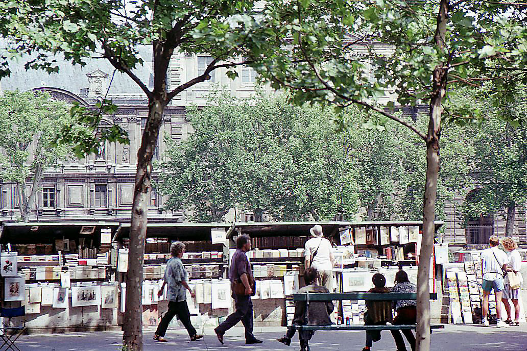 1992:  Paris  Book stalls on the Quai Maalaquals....