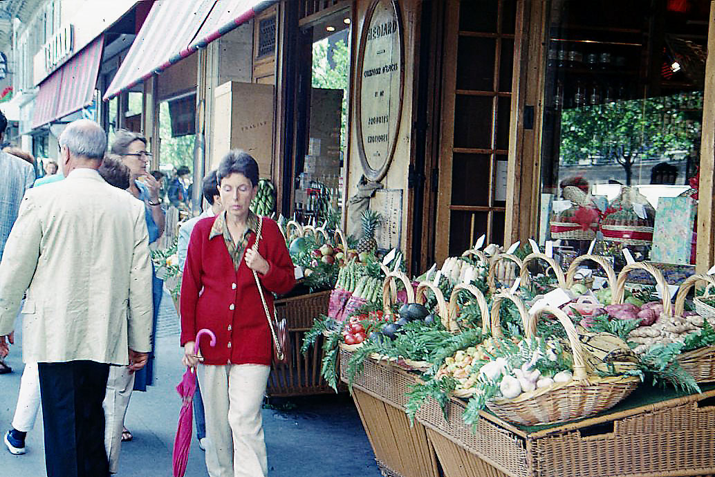 1992: Paris:  City shopping street....