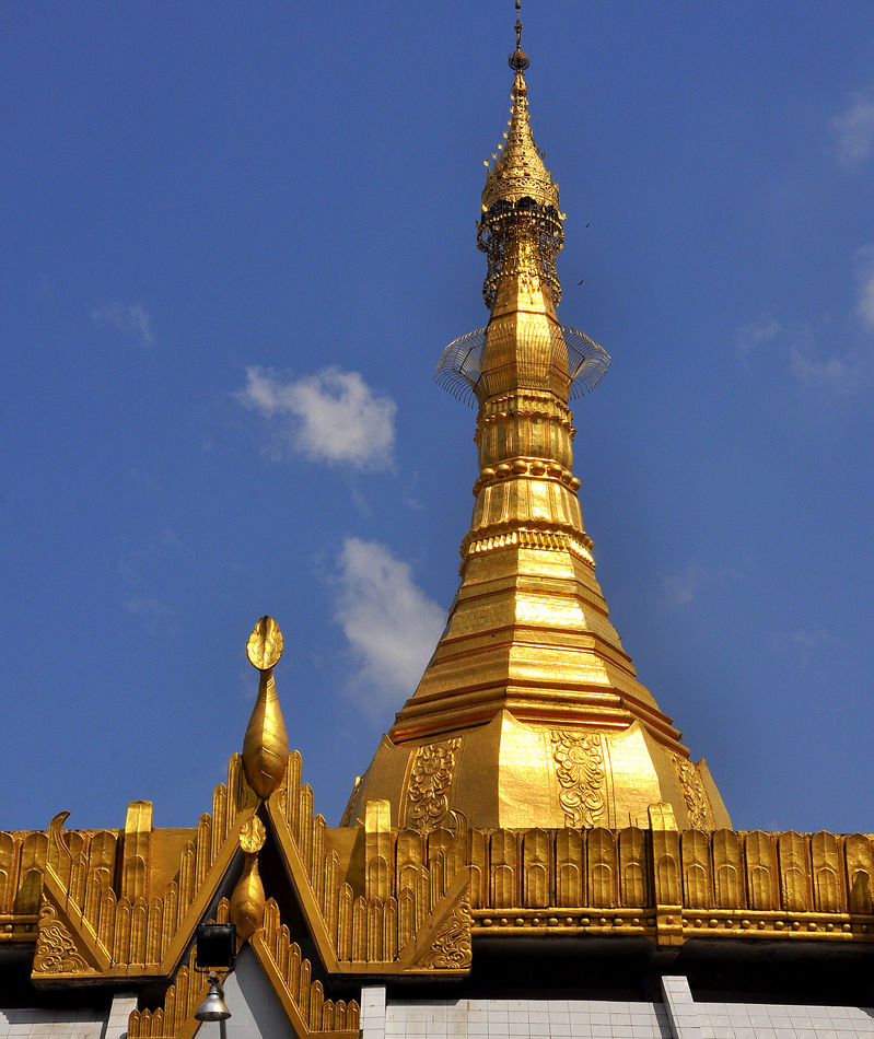 10 - A closer take of the top of the Sule Pagoda...