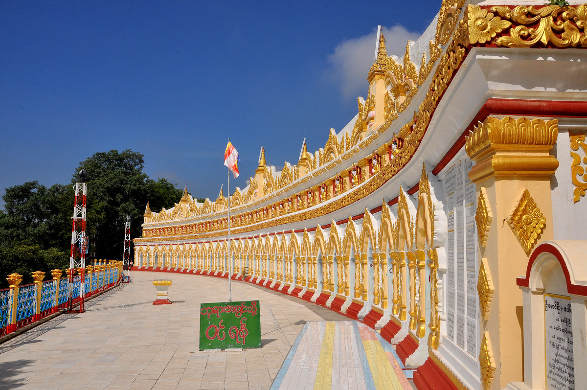 3 - Crescent-shaped terrace at Umin Thonze Pagoda ...
