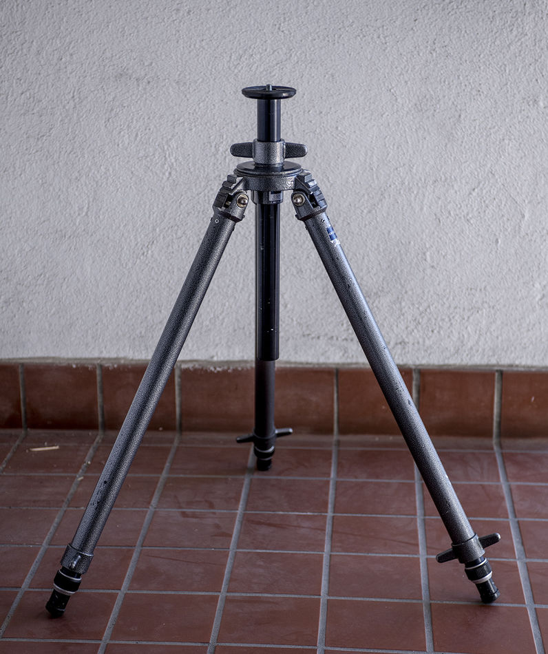Gitzo Aluminum 410 tripod A Gitzo 410 aluminum tripod with a Cambo CB5 ball head. The tripod is