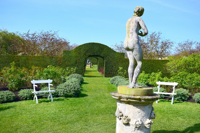 Even the beautiful gardens had statues....