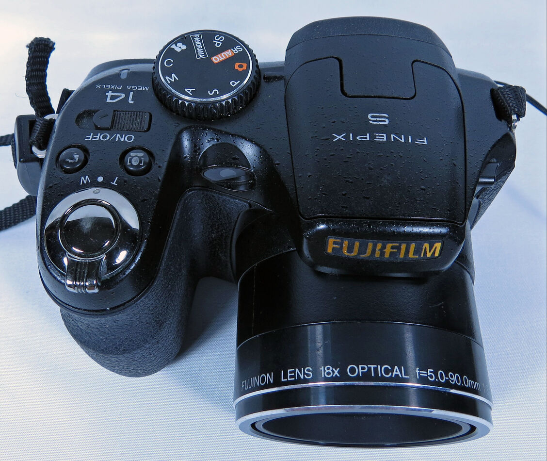 Fujifilm FinePix S2800HD 14 Megapixel Camera Sold: Camera is in nice ...