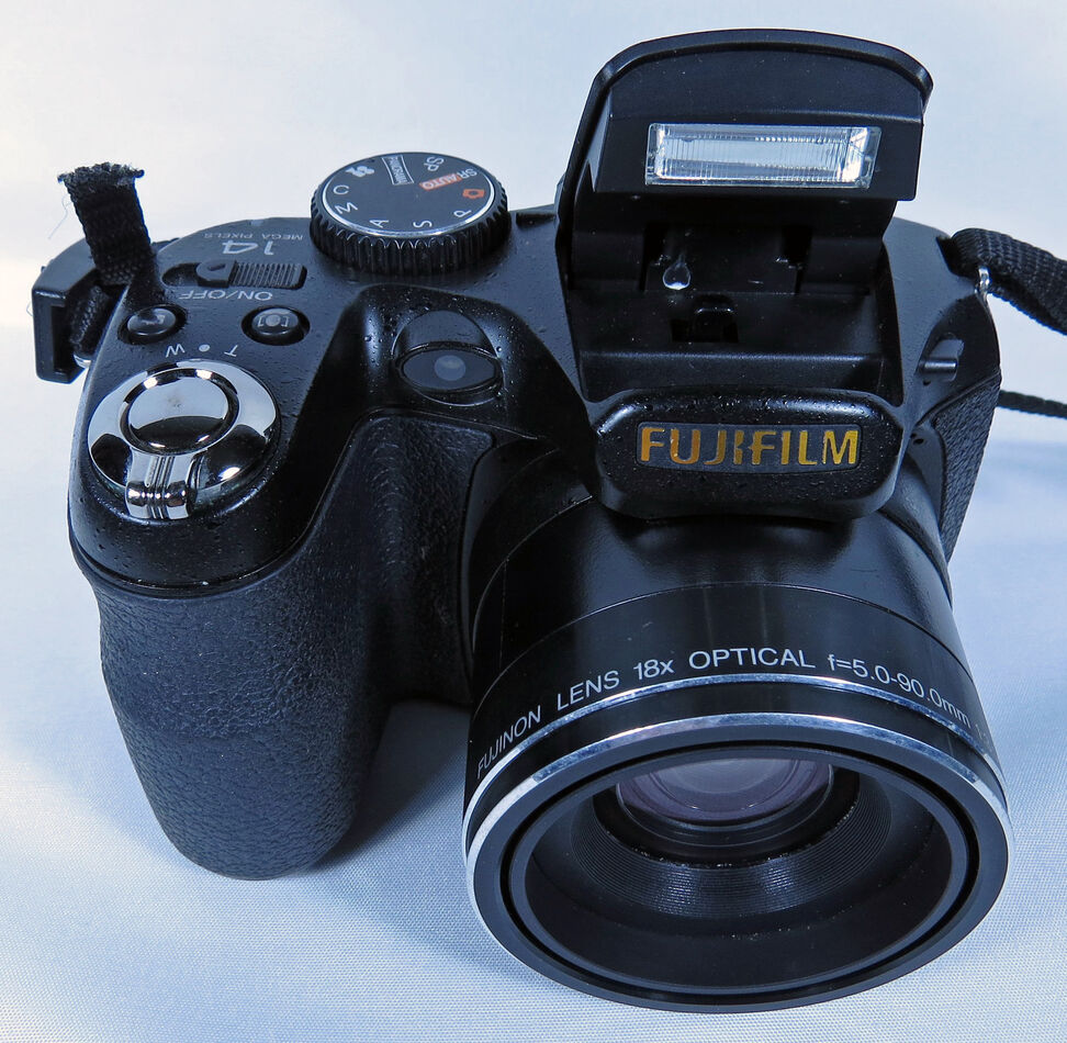 Fujifilm FinePix S2800HD 14 Megapixel Camera Sold: Camera is in nice ...