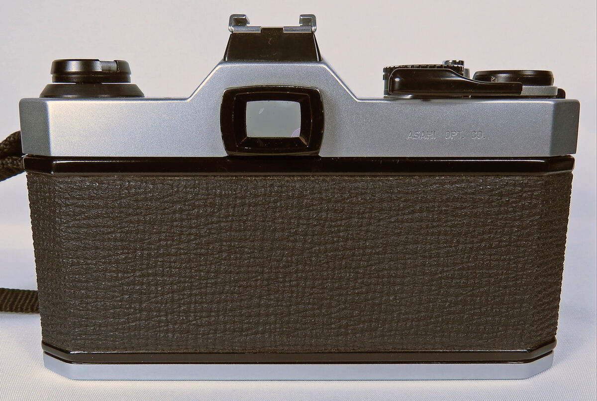 Pentax K1000 w/ SMC Pentax 50mm 12 Lens and Leather Case SOLD Camera is in great clean