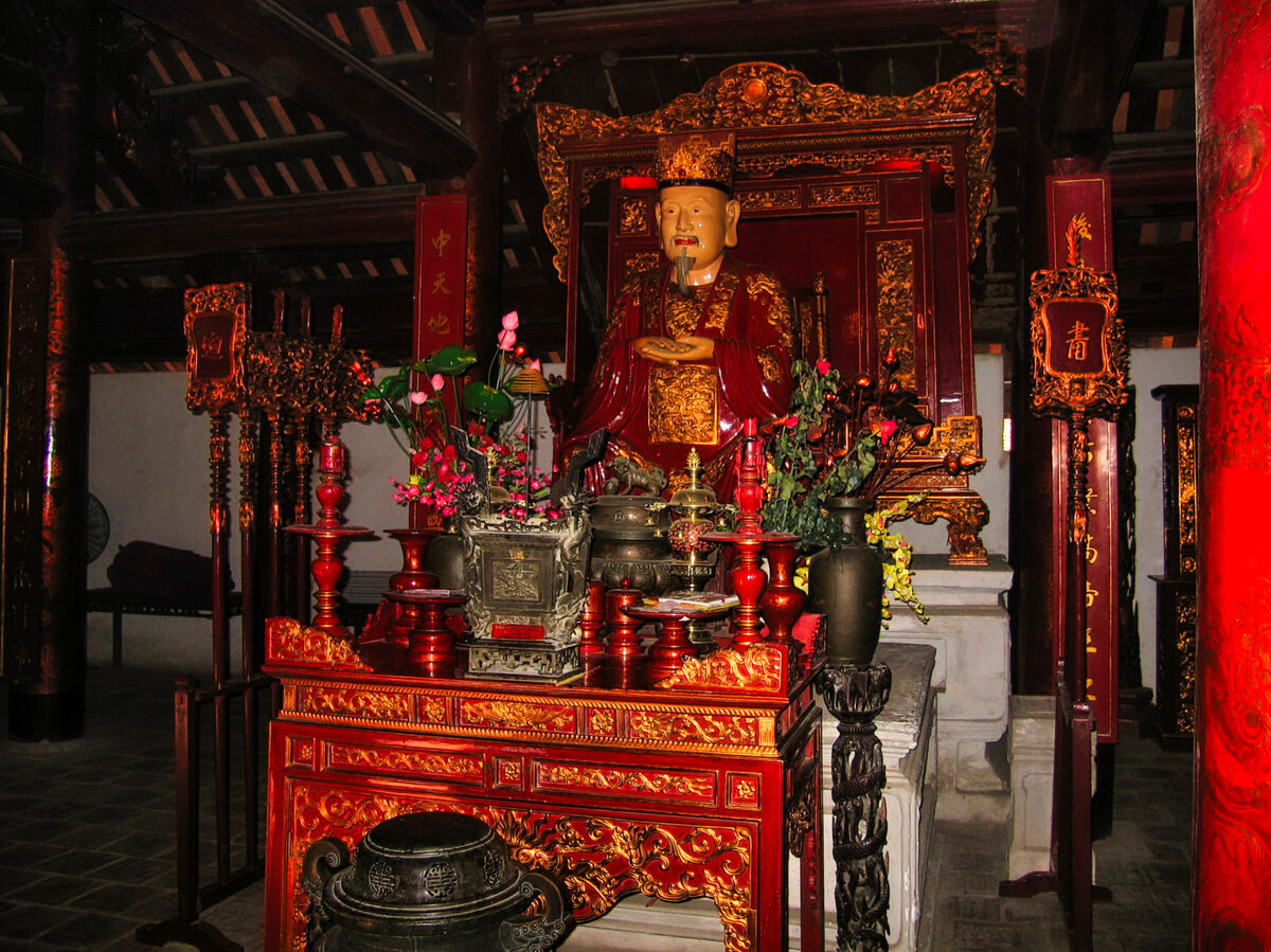 Altars to Confucius and his disciples...