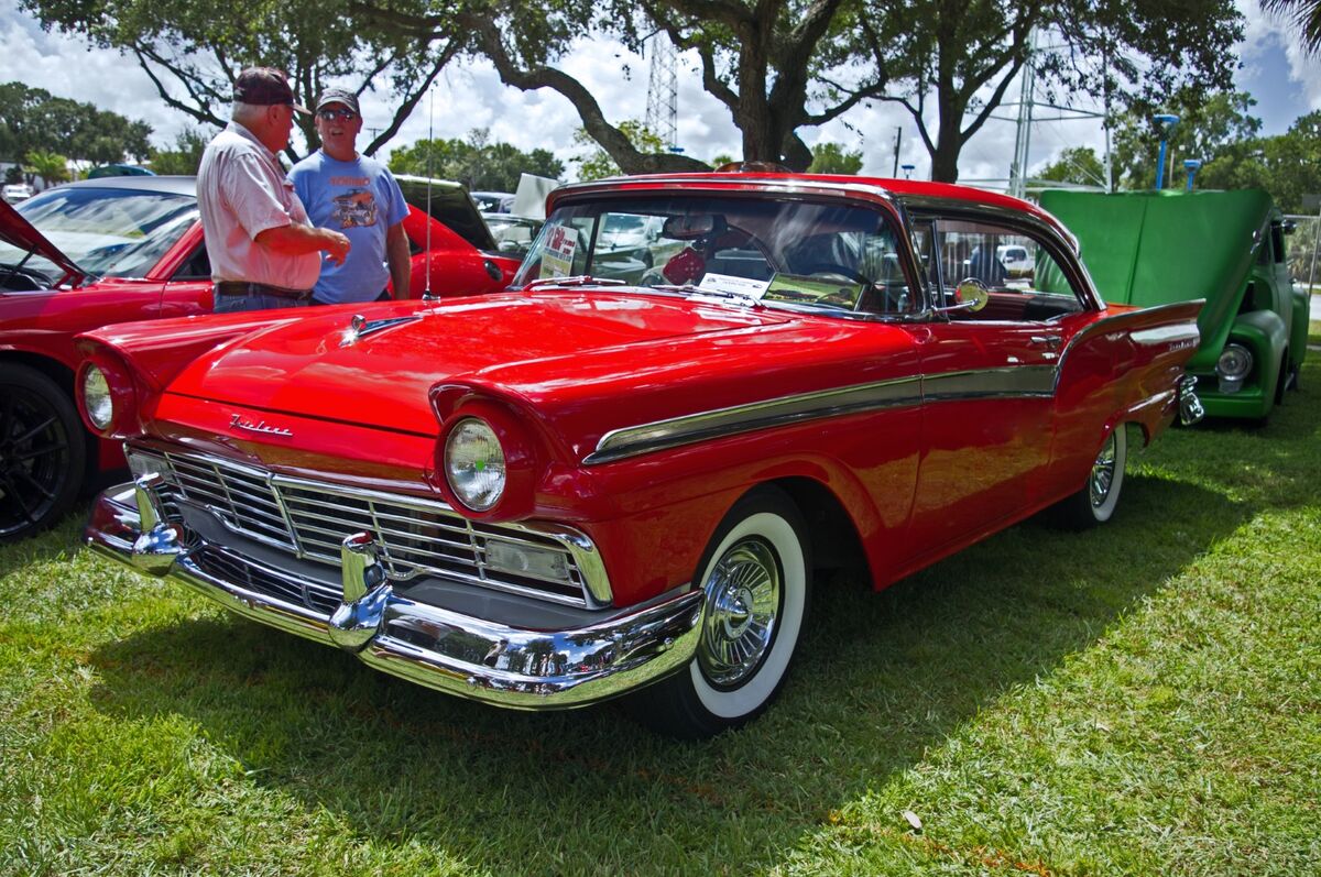 1957 Ford Fairlane 2dr Hardtop...