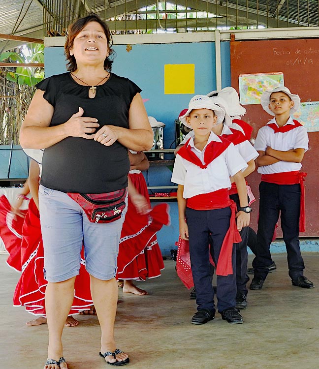 Arenal grade school: Met at bus by teachers and gr...