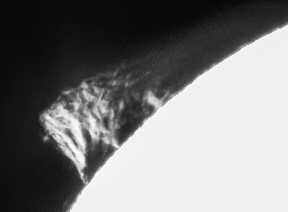 A huge prominence off the NW corner of ol' Sol...