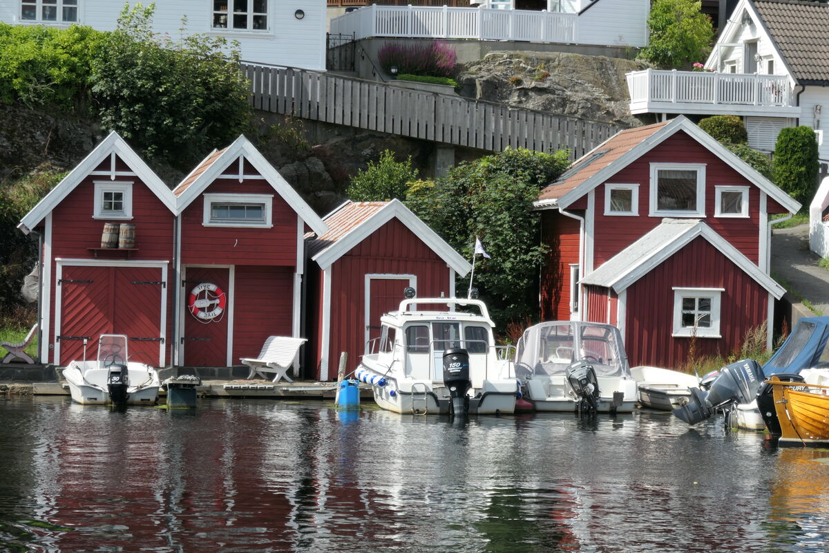 Norwegian boathouses are just charming....