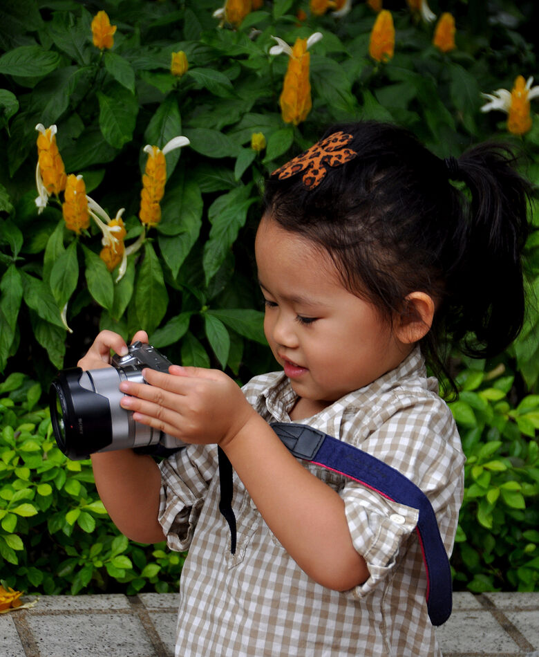 9 -  Wan Chai Park: Budding photography enthusiast...