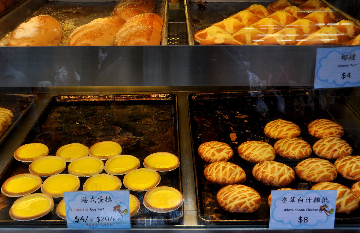 5 - Breads and pastries, note the tasty "Dan Tat" ...