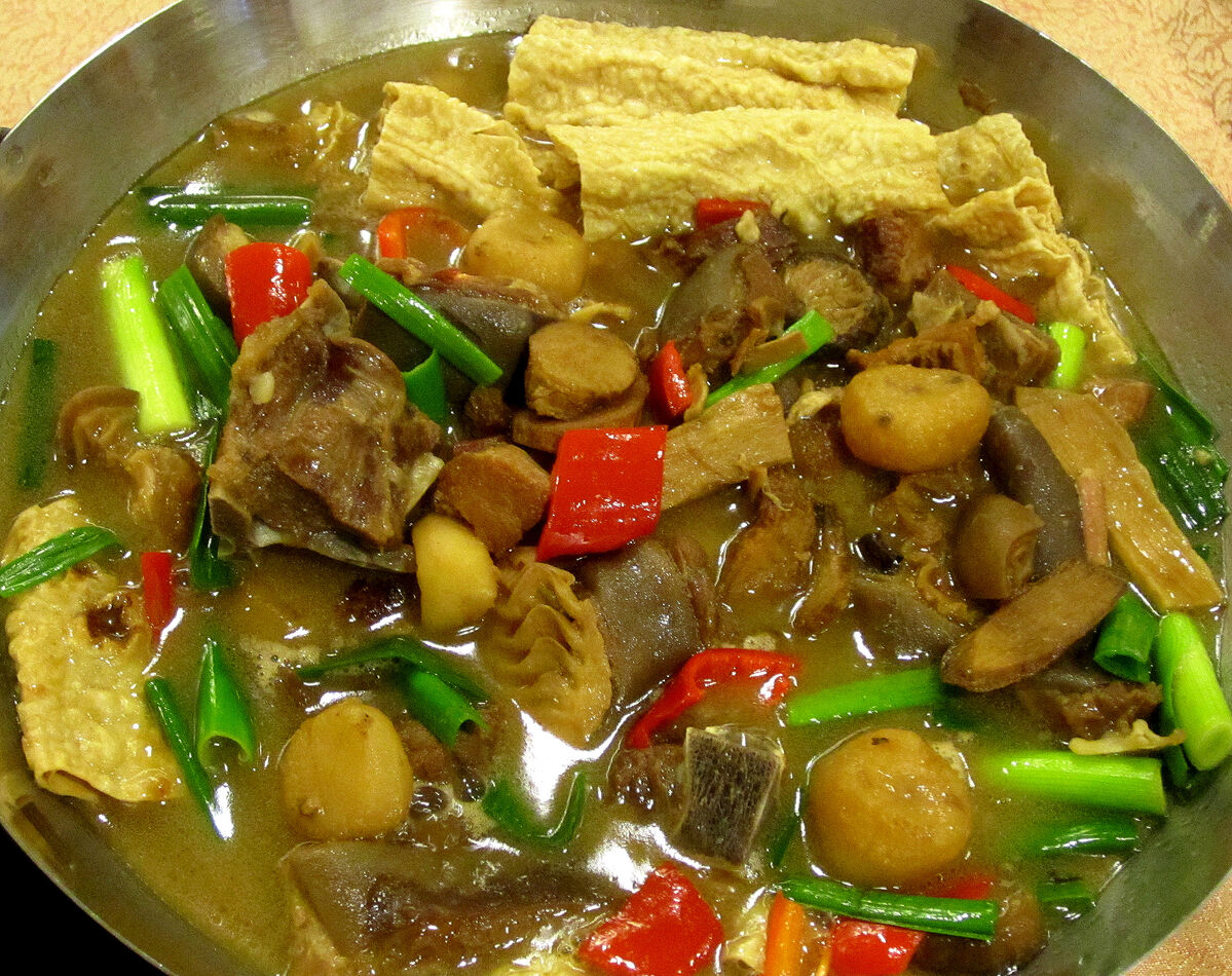 8 - Dinner at Tai Fat restaurant in Hung Shui Kui:...