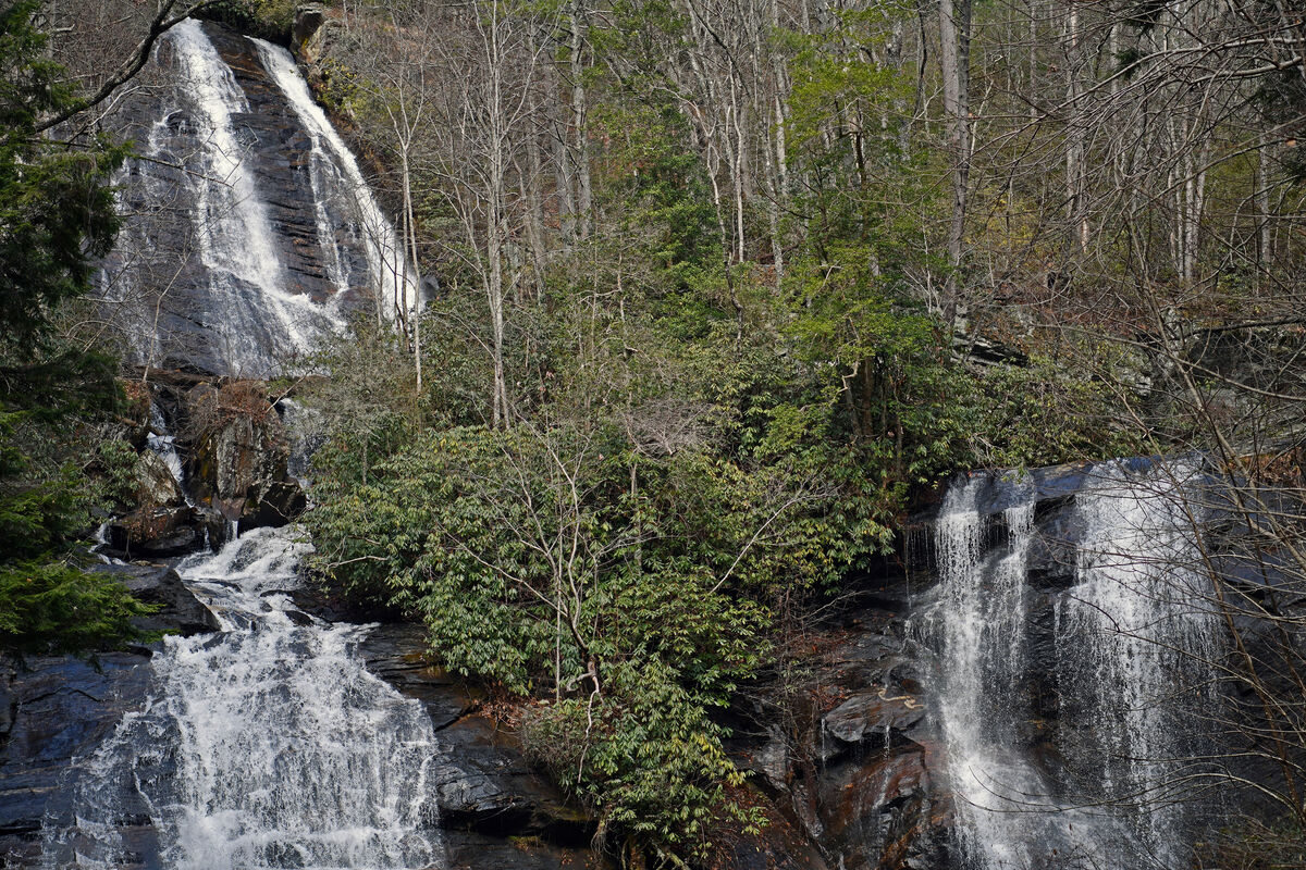 Complete view of Anna Ruby Falls...