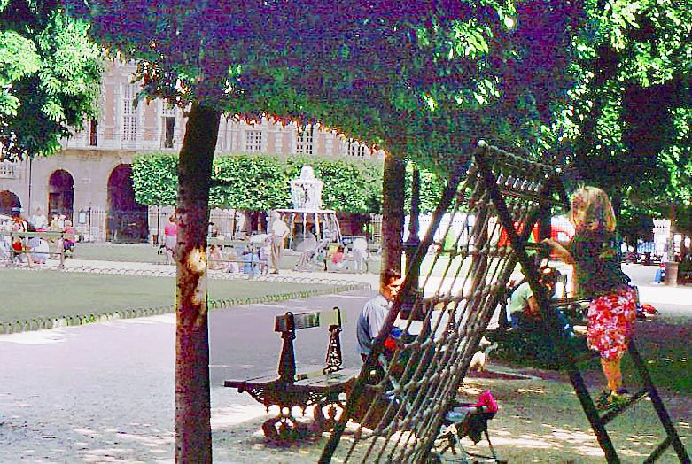 1992 June:  Paris      Place des Vosges....