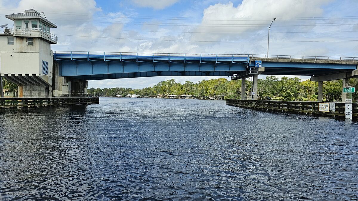 On the St Johns River approaching the Astor bridge...