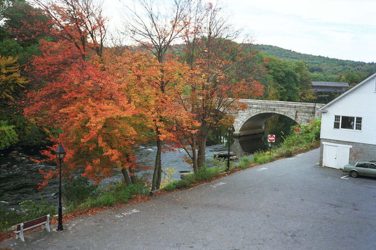 Fall colors along the Contoocook River in Henniker...