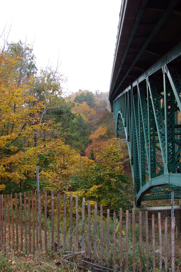 Fall colors next to the Cut River Bridge near Epou...