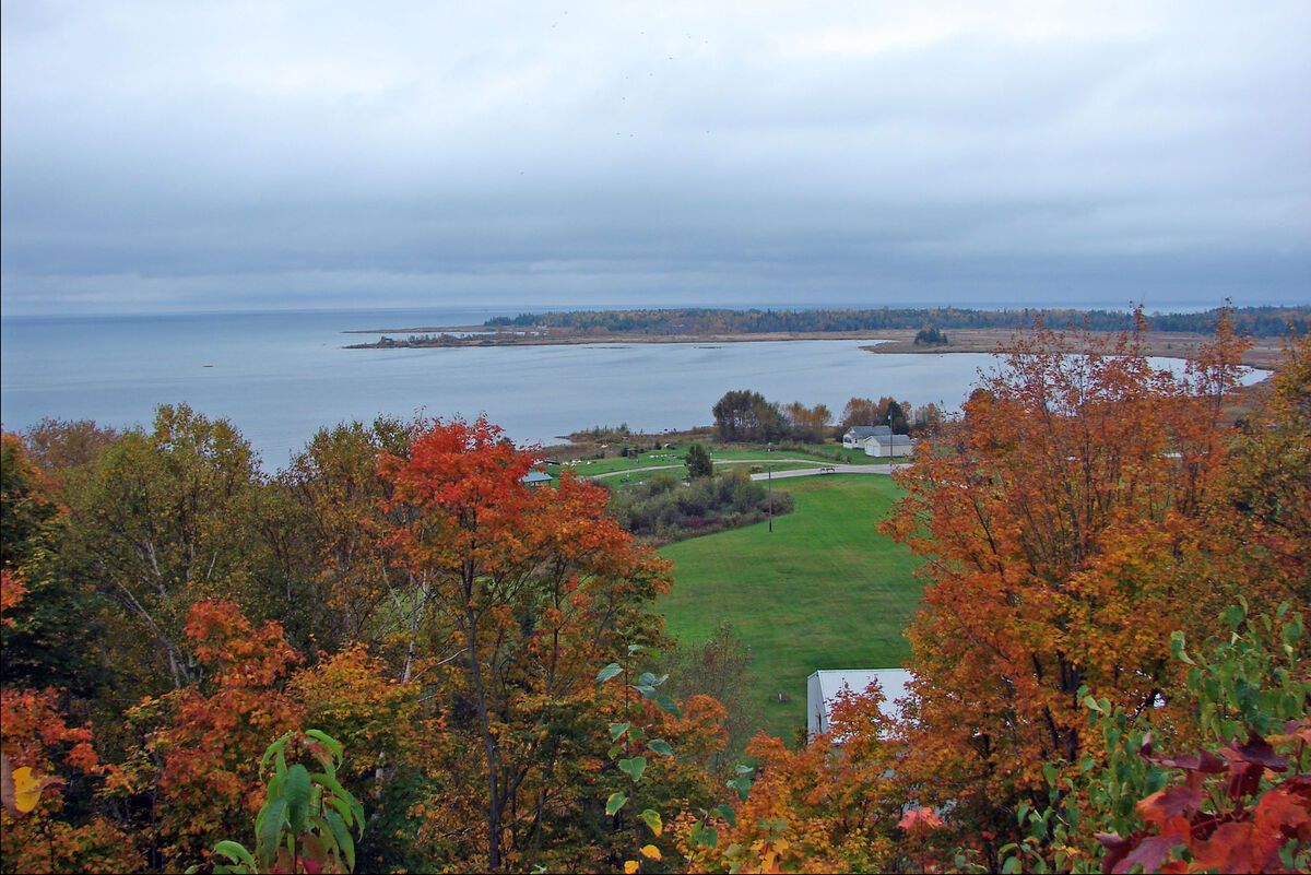 Fall colors on the North shore of Lake Michigan ne...