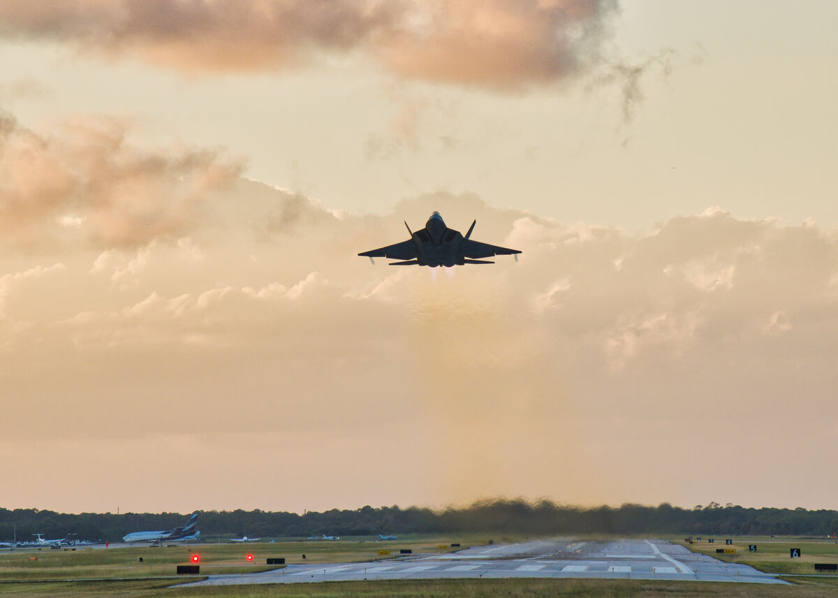 F-22 Raptor Take Off...