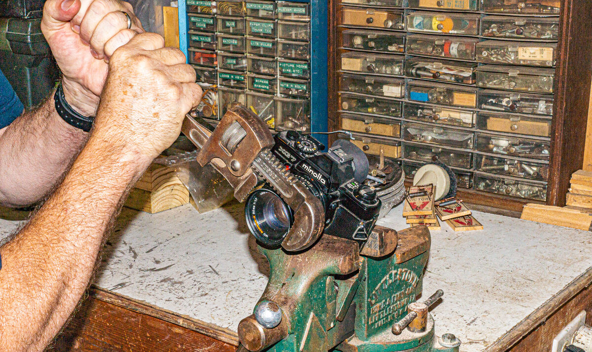 Stuck lens hood I have a Tamron 1750 2.8 lens and the lens hood will