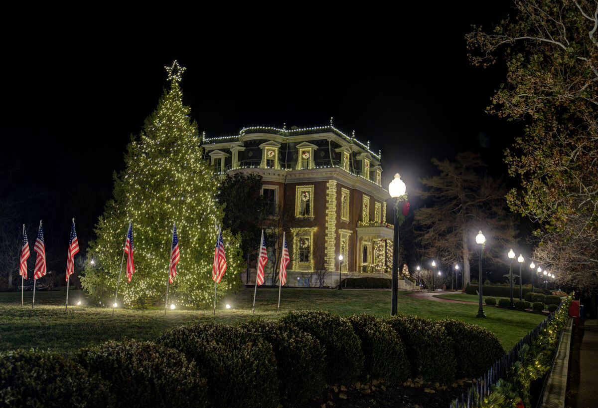 Missouri Governors Mansion decorated for Christmas...