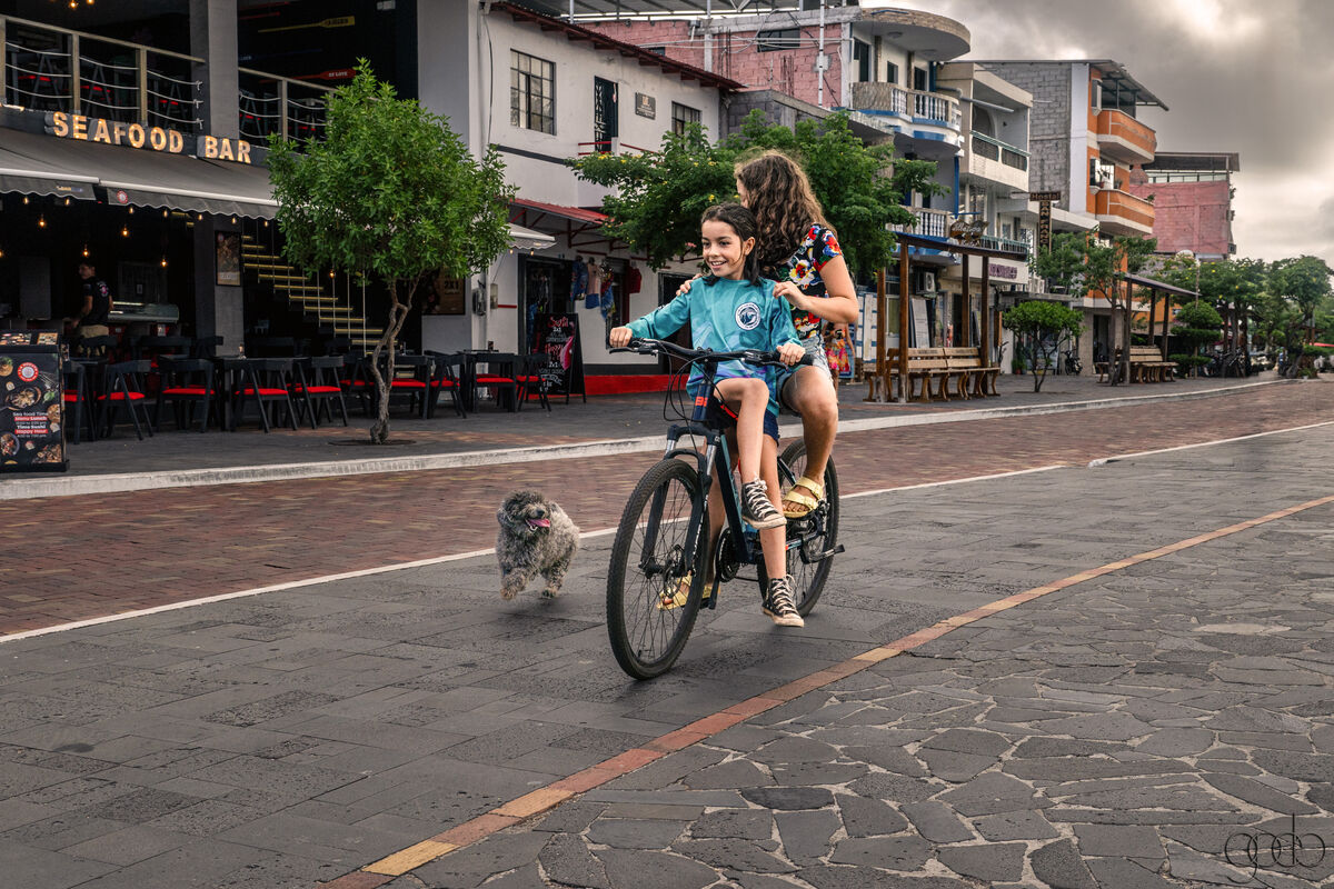 Two girls and a dog in San Cristobal...