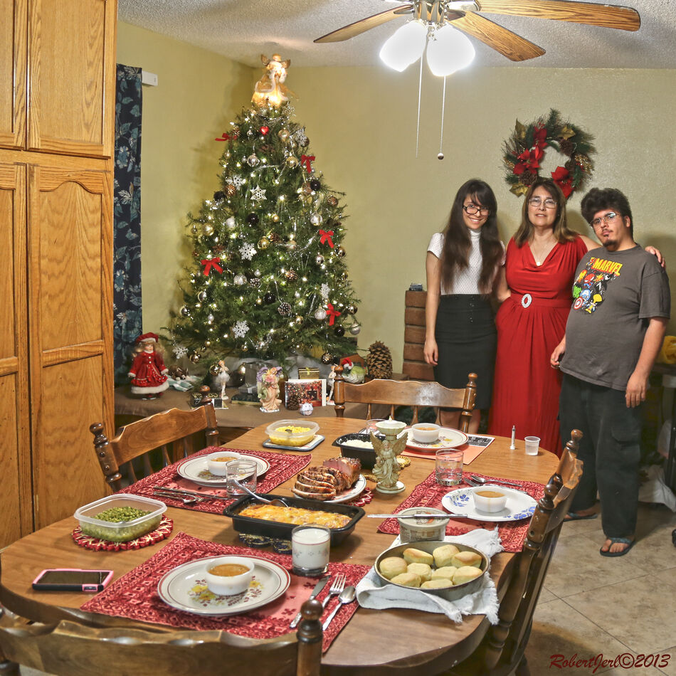 Christmas Dinner 2013 - I'm behind the camera and ...