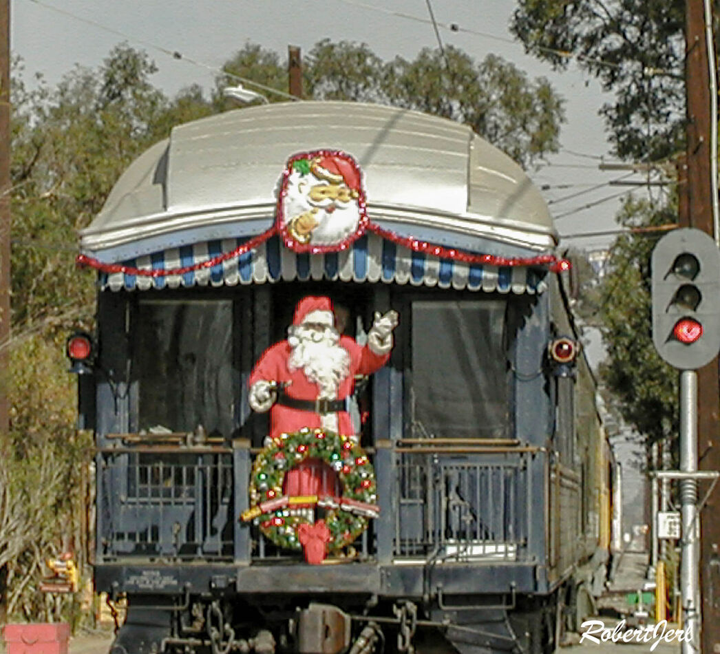 Santa Arriving at Maion Platform...